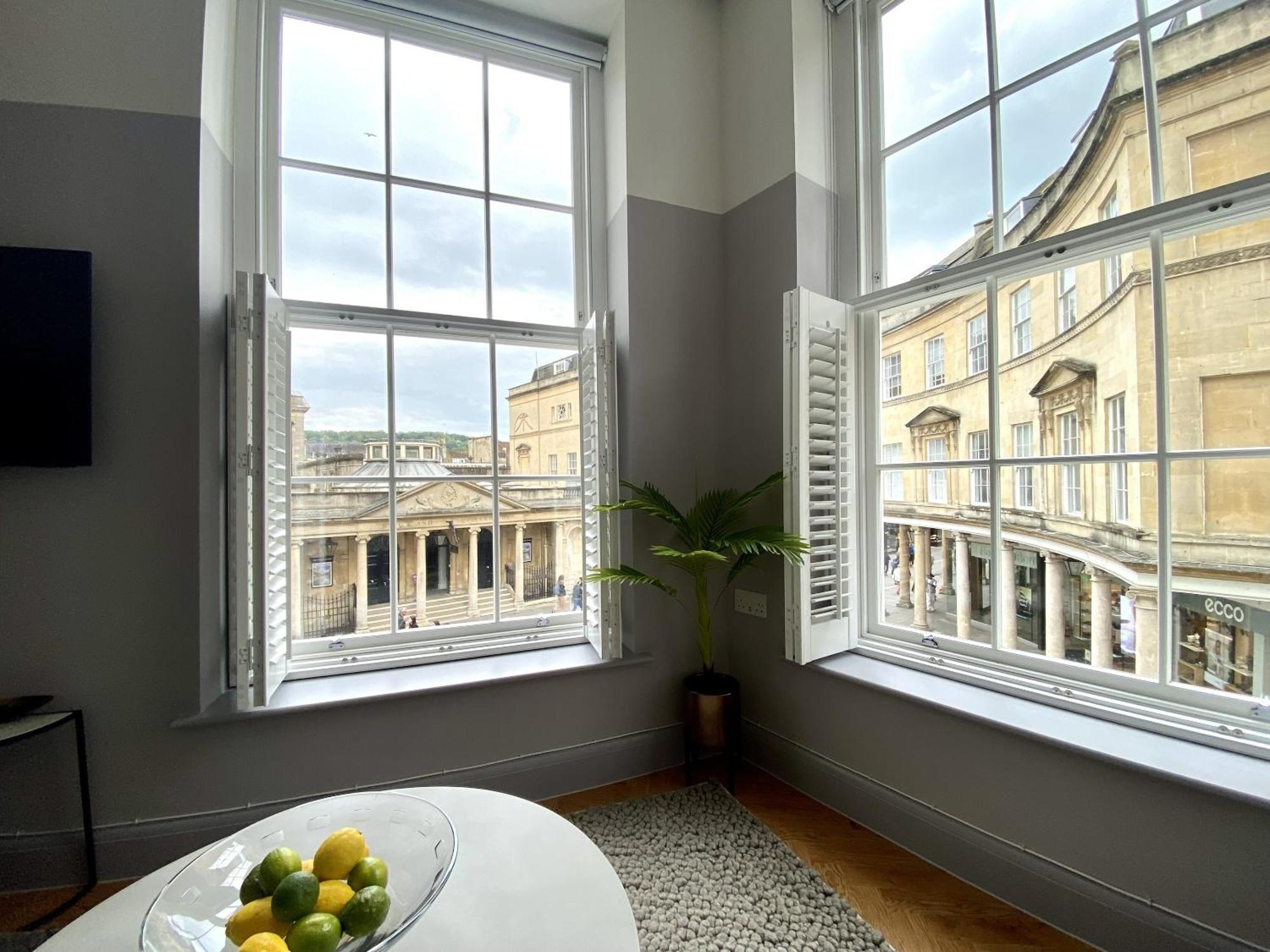 Roman Bath View, Bath Keys Екстериор снимка