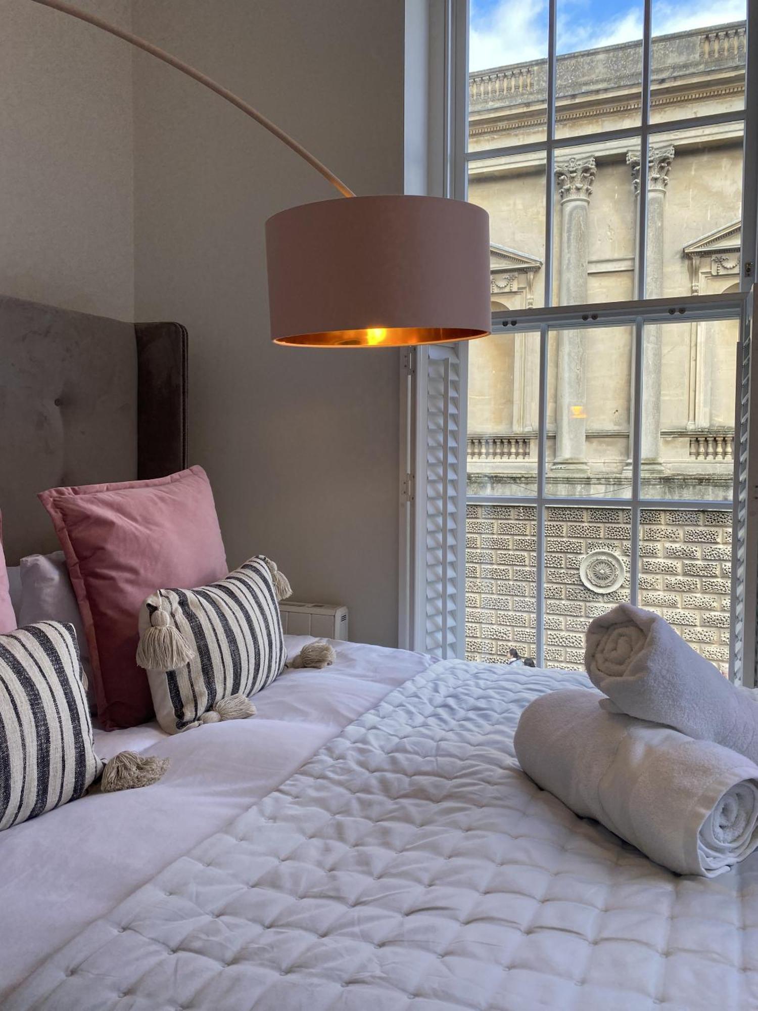 Roman Bath View, Bath Keys Екстериор снимка